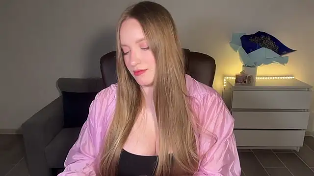 Snapshot of EvaMaddison chatting on 07/19/26, 10:13 EvaMaddison online show from 07/19/26, 10:13