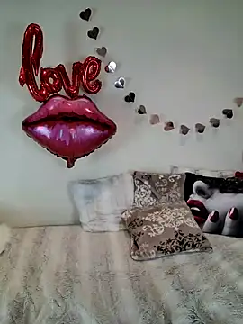 Snapshot of AureliaDoux chatting on 02/13/25, 02:42 AureliaDoux online show from 02/13/25, 02:42