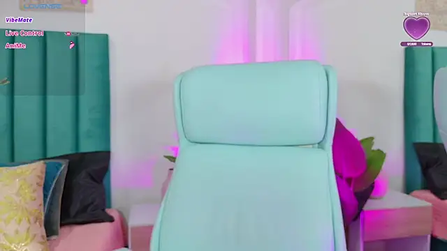 Snapshot of amy-thomson1 chatting on 04/19/26, 12:48 amy-thomson1 online show from 04/19/26, 12:48