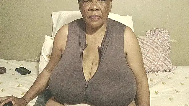 Snapshot of DairyQueen2 chatting on 03/29/26, 06:02 DairyQueen2 online show from 03/29/26, 06:02