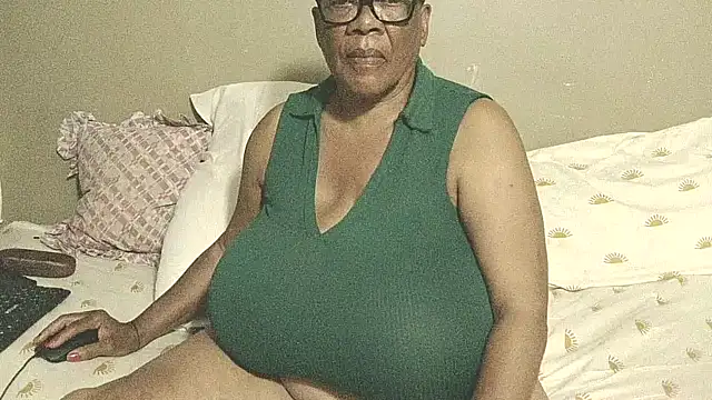 Snapshot of DairyQueen2 chatting on 03/29/26, 06:41 DairyQueen2 online show from 03/29/26, 06:41