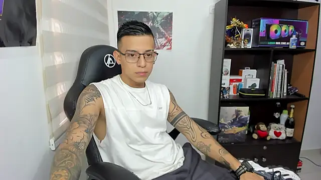 SIXXTOLOVE18 online show from 03/04/25, 02:32