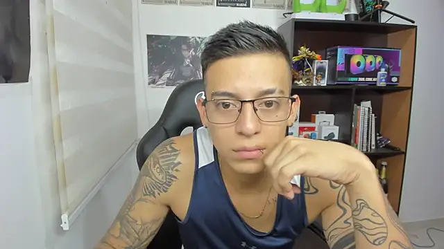 SIXXTOLOVE18 online show from 03/06/25, 09:53