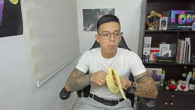 SIXXTOLOVE18 online show from 03/08/25, 06:21