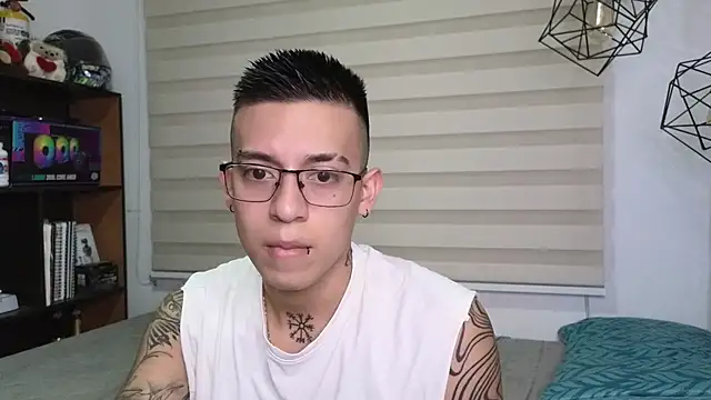 SIXXTOLOVE18 online show from 10/25/25, 10:48