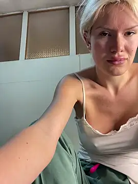 Snapshot of Keylili chatting on 04/02/26, 07:00 Keylili online show from 04/02/26, 07:00