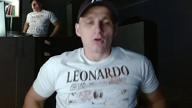 Snapshot of PoliglotJoe chatting on 09/30/25, 12:32 PoliglotJoe online show from 09/30/25, 12:32