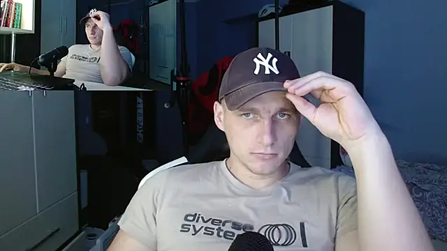 Snapshot of PoliglotJoe chatting on 10/04/25, 12:47 PoliglotJoe online show from 10/04/25, 12:47
