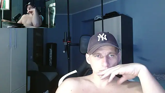 Snapshot of PoliglotJoe chatting on 10/07/25, 10:34 PoliglotJoe online show from 10/07/25, 10:34