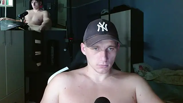 Snapshot of PoliglotJoe chatting on 10/13/25, 09:59 PoliglotJoe online show from 10/13/25, 09:59