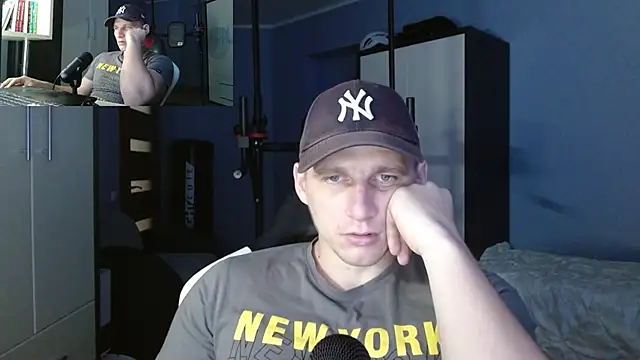 Snapshot of PoliglotJoe chatting on 10/14/25, 01:23 PoliglotJoe online show from 10/14/25, 01:23