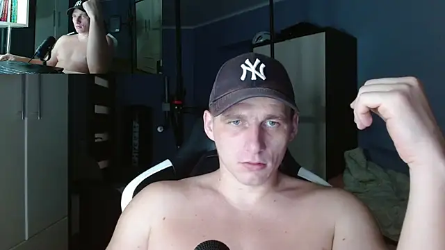 Snapshot of PoliglotJoe chatting on 10/15/25, 02:11 PoliglotJoe online show from 10/15/25, 02:11