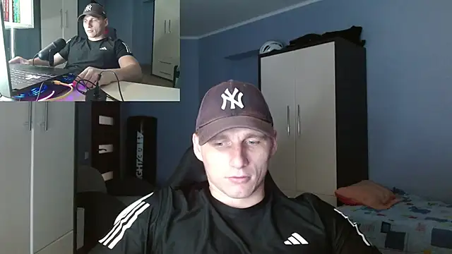 Snapshot of PoliglotJoe chatting on 10/17/25, 08:44 PoliglotJoe online show from 10/17/25, 08:44