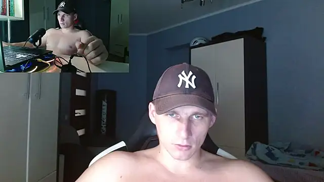 Snapshot of PoliglotJoe chatting on 10/18/25, 10:54 PoliglotJoe online show from 10/18/25, 10:54