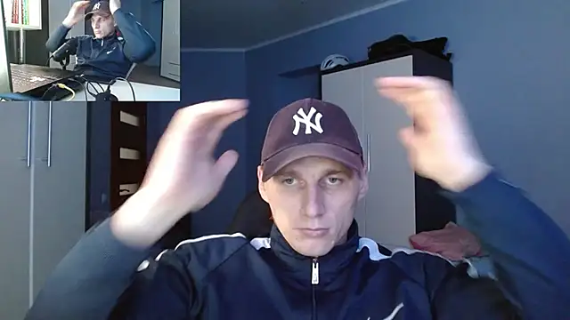 Snapshot of PoliglotJoe chatting on 10/20/25, 01:11 PoliglotJoe online show from 10/20/25, 01:11