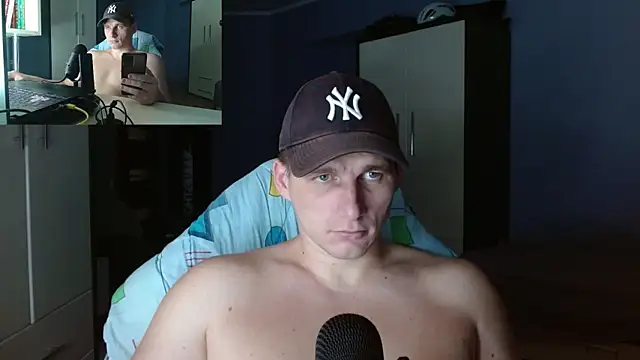 Snapshot of PoliglotJoe chatting on 10/26/25, 10:47 PoliglotJoe online show from 10/26/25, 10:47