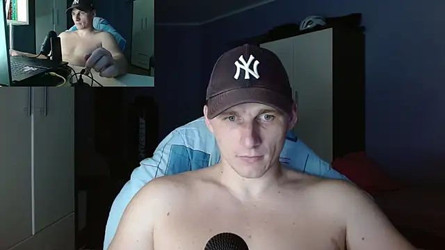 Snapshot of PoliglotJoe chatting on 10/27/25, 01:04 PoliglotJoe online show from 10/27/25, 01:04