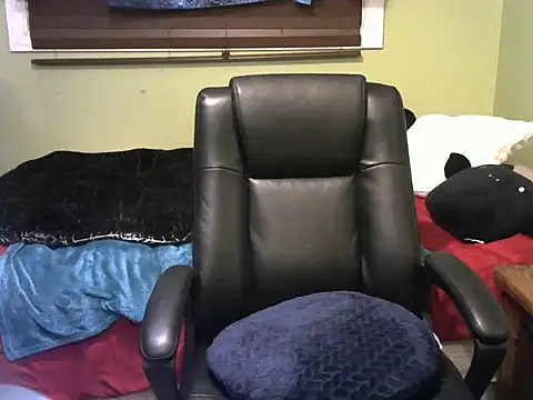 Snapshot of Mistimoon chatting on 09/15/25, 04:23 Mistimoon online show from 09/15/25, 04:23