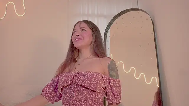 Snapshot of HannaMoom chatting on 04/20/26, 11:06 HannaMoom online show from 04/20/26, 11:06