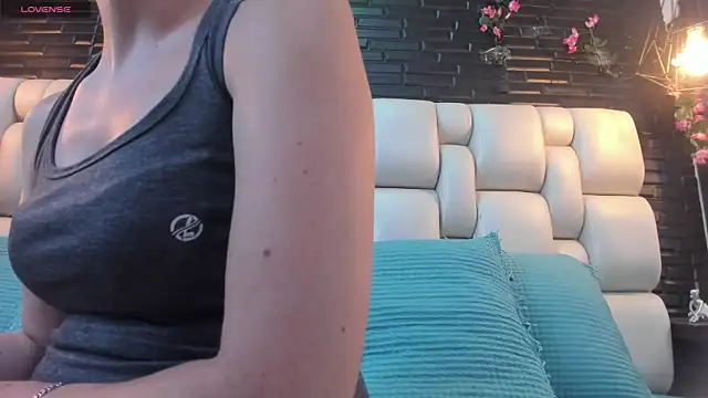 Snapshot of Salo_Heaven chatting on 04/21/26, 01:50 Salo Heaven online show from 04/21/26, 01:50