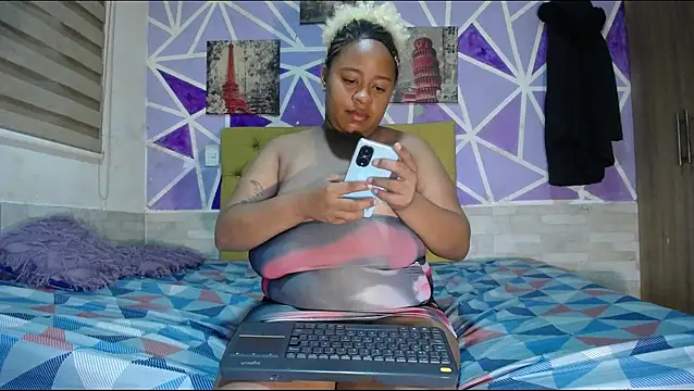 Snapshot of sharonx_morex chatting on 05/17/26, 06:11 sharonx morex online show from 05/17/26, 06:11