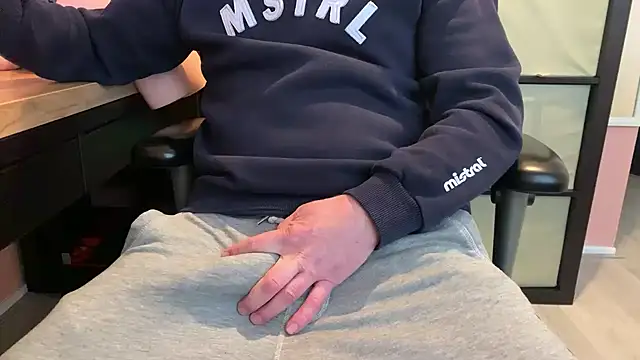 Snapshot of jimmi_xxl chatting on 03/25/26, 08:42 jimmi xxl online show from 03/25/26, 08:42