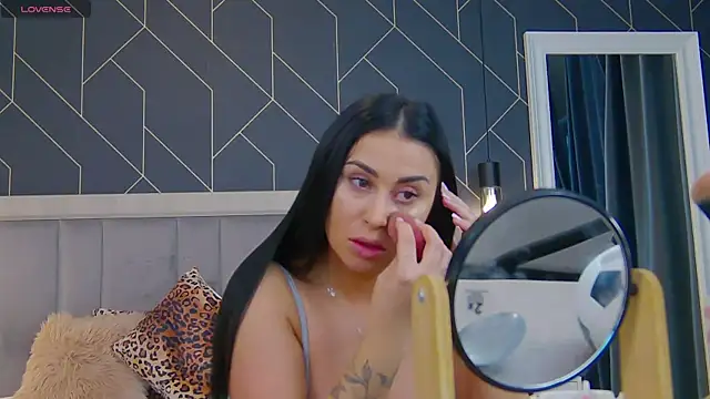 EmyLaveau online show from 02/12/25, 06:08