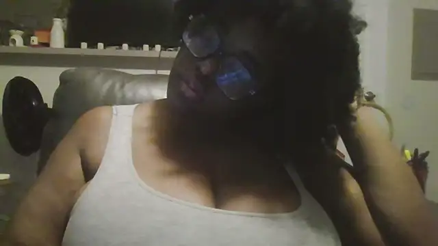 Snapshot of MissCC99 chatting on 10/06/25, 12:52 MissCC99 online show from 10/06/25, 12:52