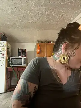 evacheers online show from 12/23/25, 10:24