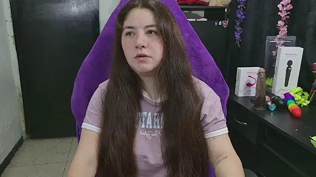 Snapshot of ann_bronw chatting on 04/27/26, 11:52 ann bronw online show from 04/27/26, 11:52