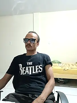 Snapshot of JamesQuaresma chatting on 01/18/25, 03:53 JamesQuaresma online show from 01/18/25, 03:53