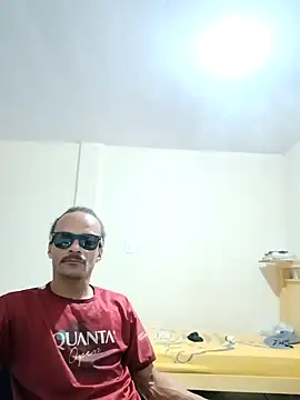 Snapshot of JamesQuaresma chatting on 01/19/25, 02:57 JamesQuaresma online show from 01/19/25, 02:57