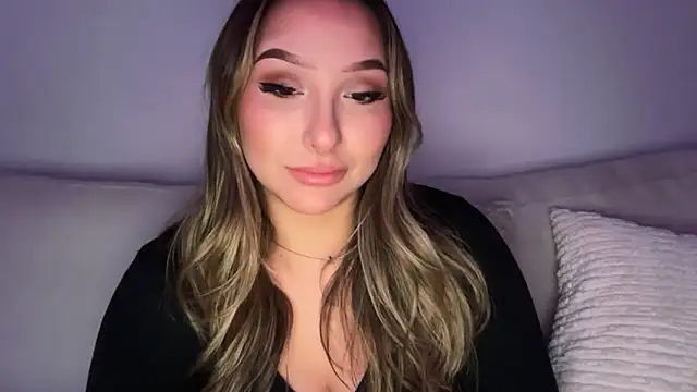 Snapshot of lustfulsmiles chatting on 04/01/26, 12:17 lustfulsmiles online show from 04/01/26, 12:17