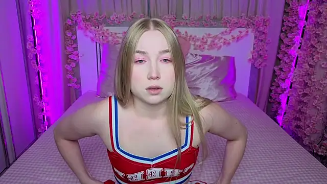 Snapshot of LilyStarlight chatting on 06/16/26, 03:42 LilyStarlight online show from 06/16/26, 03:42