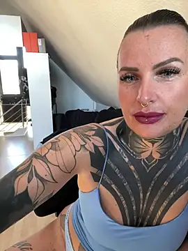 Snapshot of InkedBiitch chatting on 04/07/26, 06:03 InkedBiitch online show from 04/07/26, 06:03