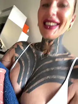 Snapshot of InkedBiitch chatting on 04/27/26, 06:11 InkedBiitch online show from 04/27/26, 06:11