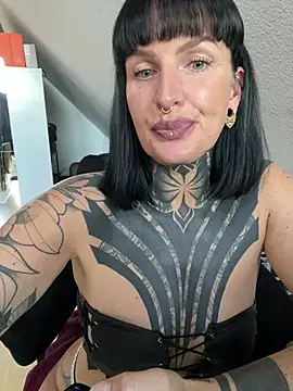 Snapshot of InkedBiitch chatting on 05/21/26, 05:31 InkedBiitch online show from 05/21/26, 05:31