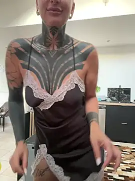 Snapshot of InkedBiitch chatting on 07/17/26, 04:52 InkedBiitch online show from 07/17/26, 04:52