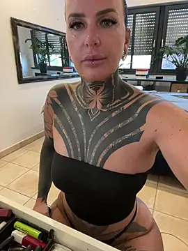 Snapshot of InkedBiitch chatting on 07/30/26, 04:55 InkedBiitch online show from 07/30/26, 04:55