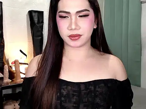 Snapshot of elise_bloom69 chatting on 04/05/26, 05:43 elise bloom69 online show from 04/05/26, 05:43