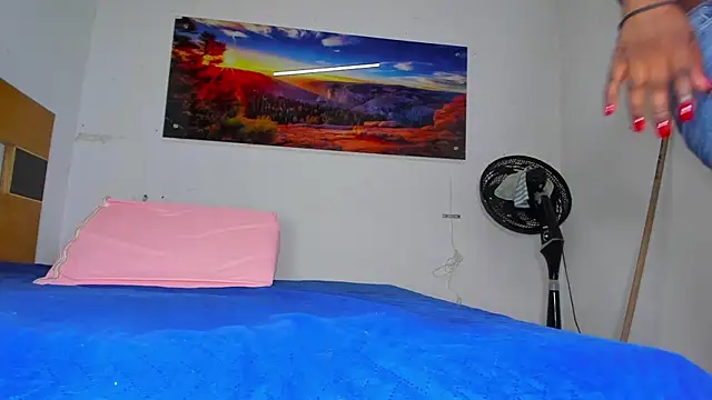 Snapshot of _ebony-queen_ chatting on 02/07/25, 11:56 ebony-queen online show from 02/07/25, 11:56