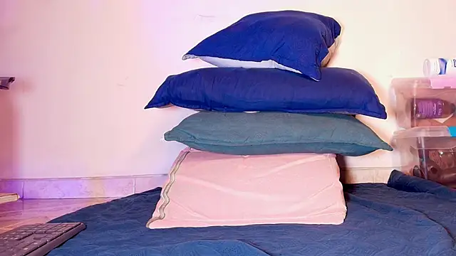 Snapshot of _ebony-queen_ chatting on 10/26/25, 12:11 ebony-queen online show from 10/26/25, 12:11