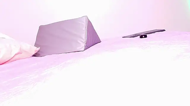 Snapshot of _ebony-queen_ chatting on 11/21/25, 12:04 ebony-queen online show from 11/21/25, 12:04