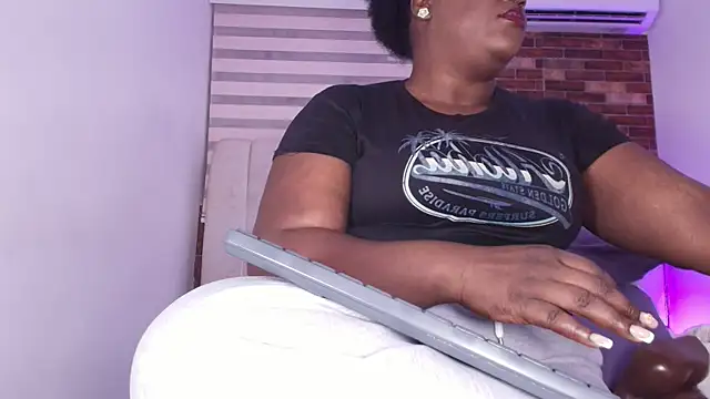  ebony-queen  online show from 03/26/26, 03:01