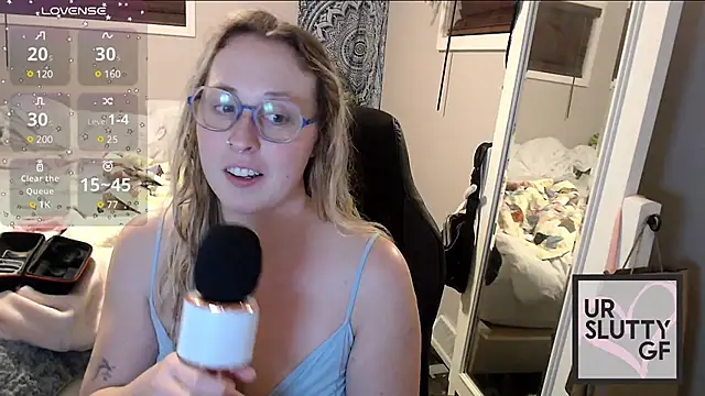 Snapshot of ursluttygf chatting on 12/29/24, 03:22 ursluttygf online show from 12/29/24, 03:22