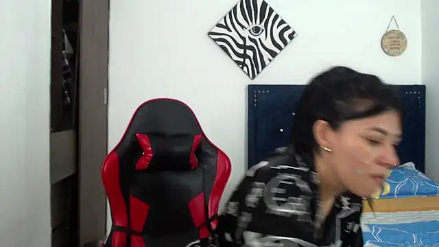 Snapshot of QueenSquirt_ chatting on 03/21/26, 08:23 QueenSquirt online show from 03/21/26, 08:23