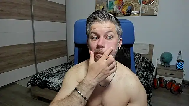 Snapshot of RobbyShawz chatting on 05/03/26, 04:18 RobbyShawz online show from 05/03/26, 04:18