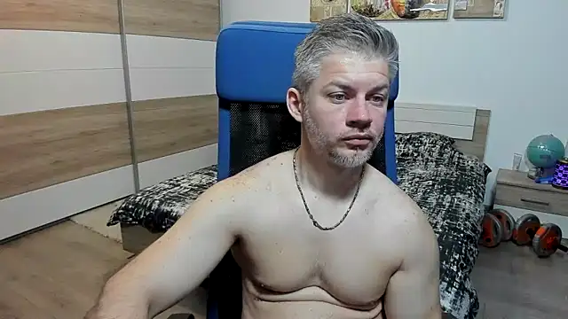 Snapshot of RobbyShawz chatting on 05/15/26, 06:42 RobbyShawz online show from 05/15/26, 06:42