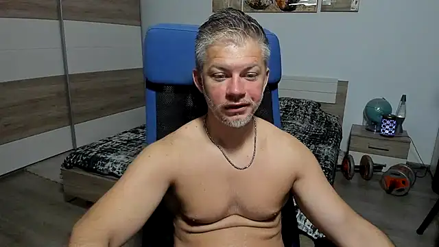 Snapshot of RobbyShawz chatting on 07/06/26, 04:42 RobbyShawz online show from 07/06/26, 04:42