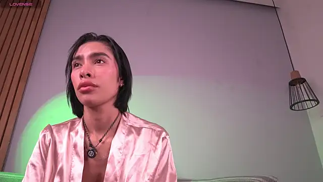 Snapshot of mia-reeves chatting on 05/07/26, 06:46 mia-reeves online show from 05/07/26, 06:46